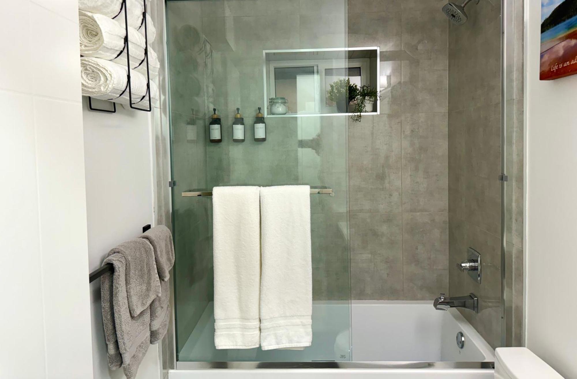 The Sunset Haven- Cozy 2Br Basement Suite Near White Rock Surrey Ngoại thất bức ảnh