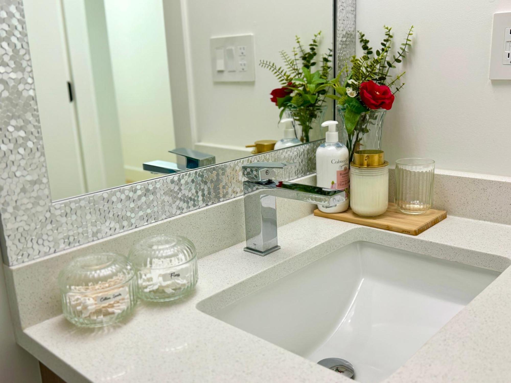 The Sunset Haven- Cozy 2Br Basement Suite Near White Rock Surrey Ngoại thất bức ảnh