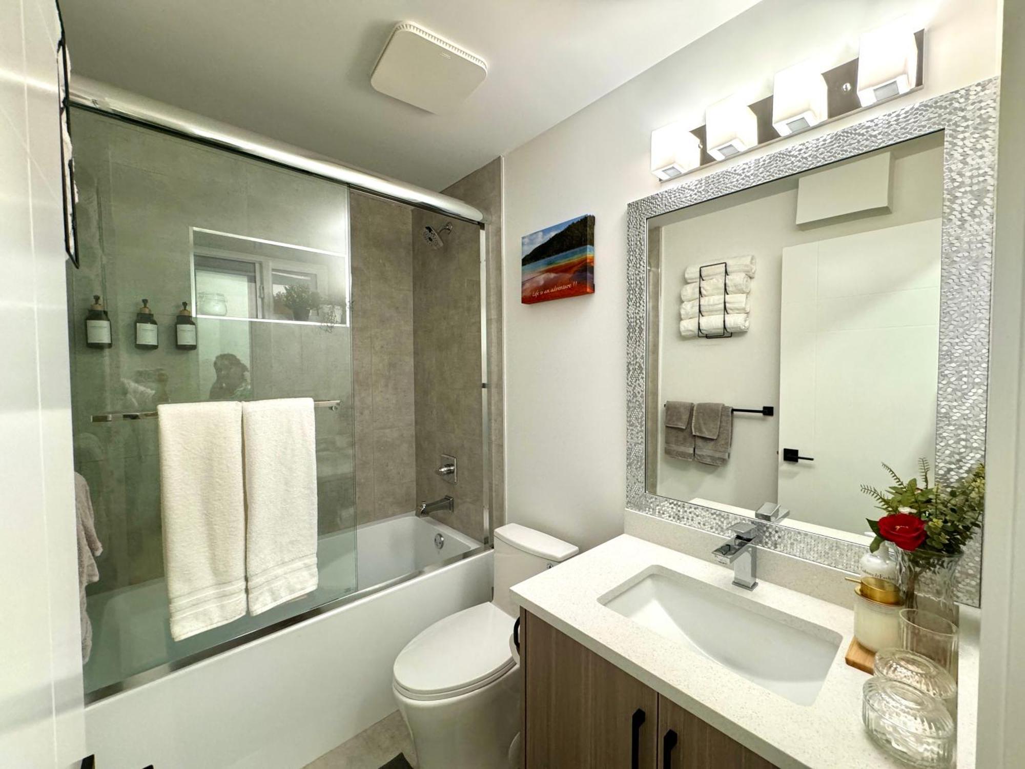 The Sunset Haven- Cozy 2Br Basement Suite Near White Rock Surrey Ngoại thất bức ảnh